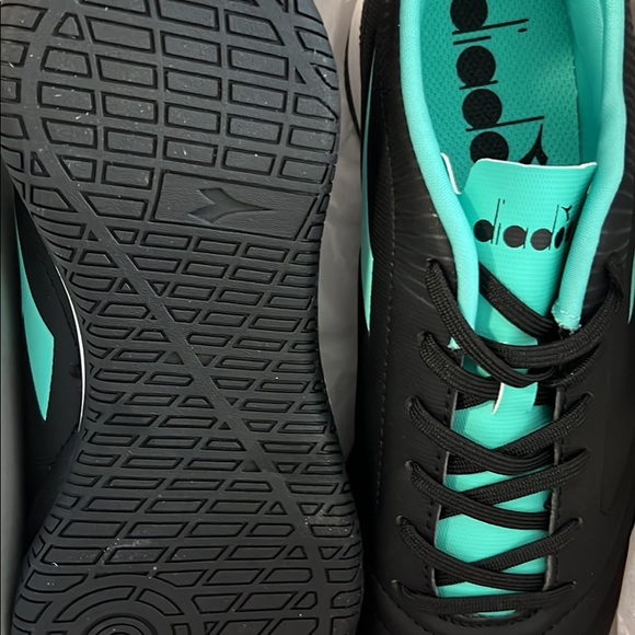 DIADORA STRIDE WOMENS INDOOR SOCCER SHOES - Picture 3 of 3